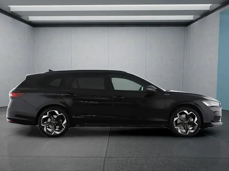 Neu Skoda Superb 193 PS (141 kW) 2026 Schwarz Kombi
