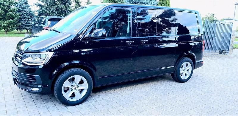 Schwarz Gebraucht 2015 VW T6 Highline Van | 28.200 € (Fairer Preis) - Bild 1/4