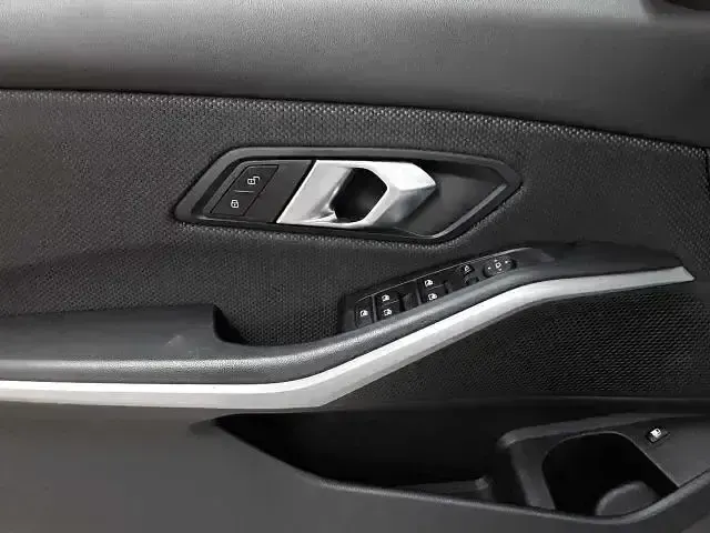 Gebraucht BMW 320e Shadowline 204 PS (150 kW) 2023 Andere Limousine