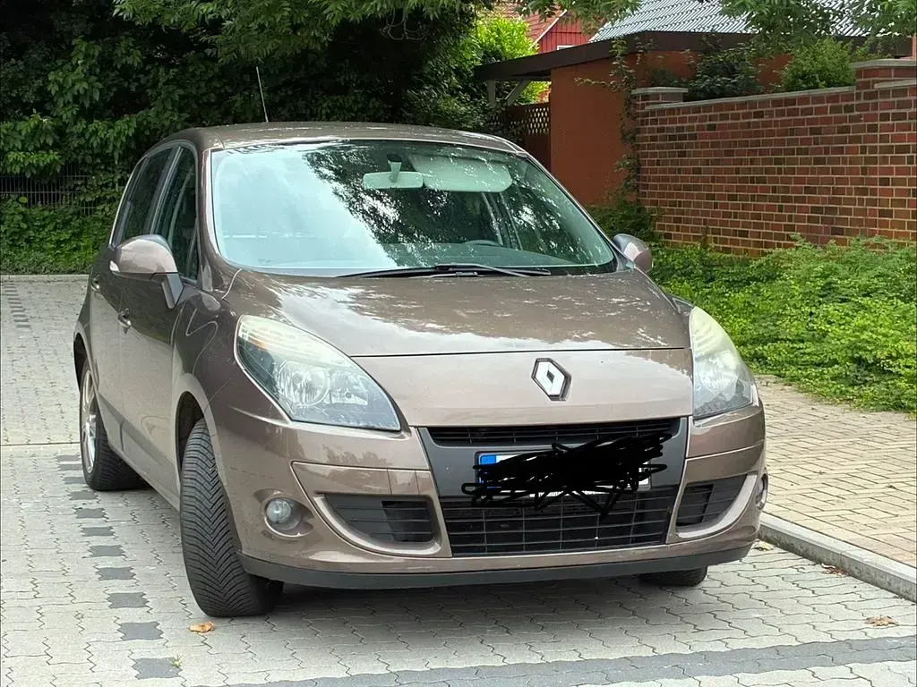 Gebraucht Renault Grand Scénic III Expression 110 PS (80 kW) 2010 Braun Van / Kleinbus
