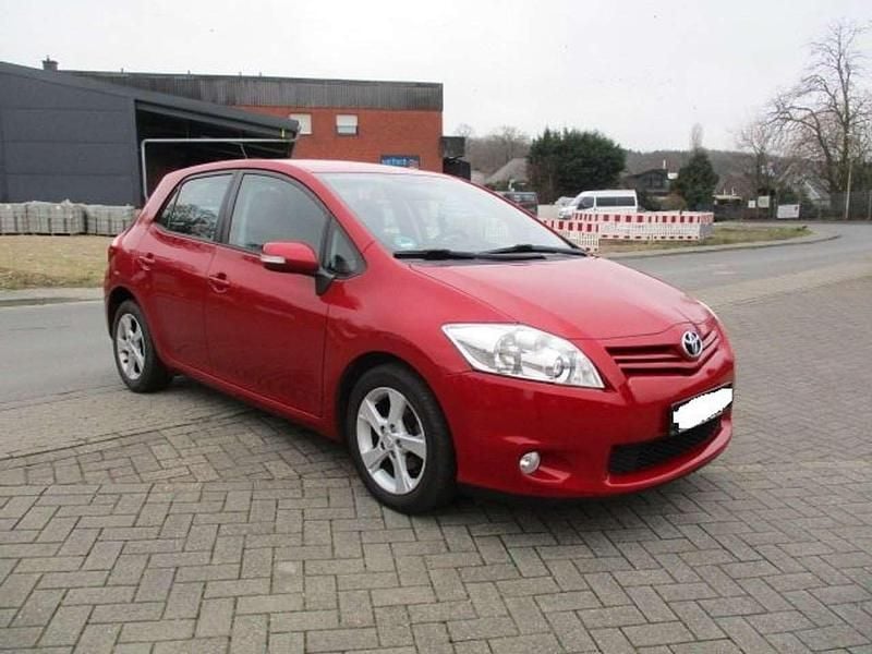 Gebraucht Toyota Auris Life 100 PS (73 kW) 2012 Rot Limousine