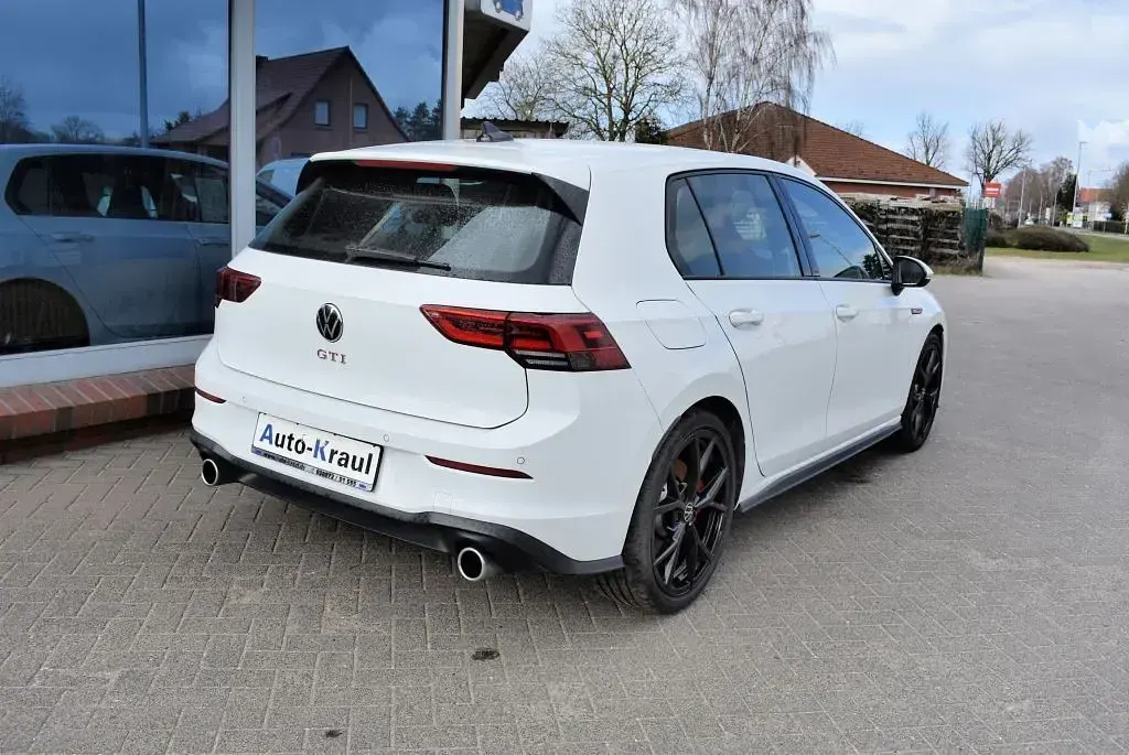 Gebraucht VW Golf VIII GTI 245 PS (180 kW) 2023 Weiß Limousine