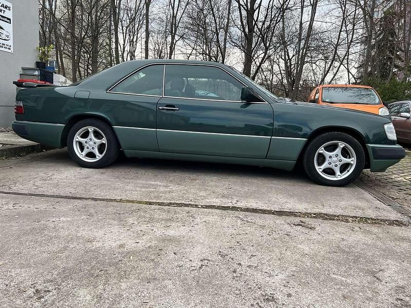 Gebraucht Mercedes 230 132 PS (97 kW) 1990 Grün Coupé