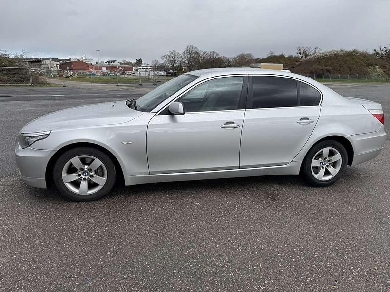 Gebraucht BMW 525 218 PS (160 kW) 2007 Grau Limousine