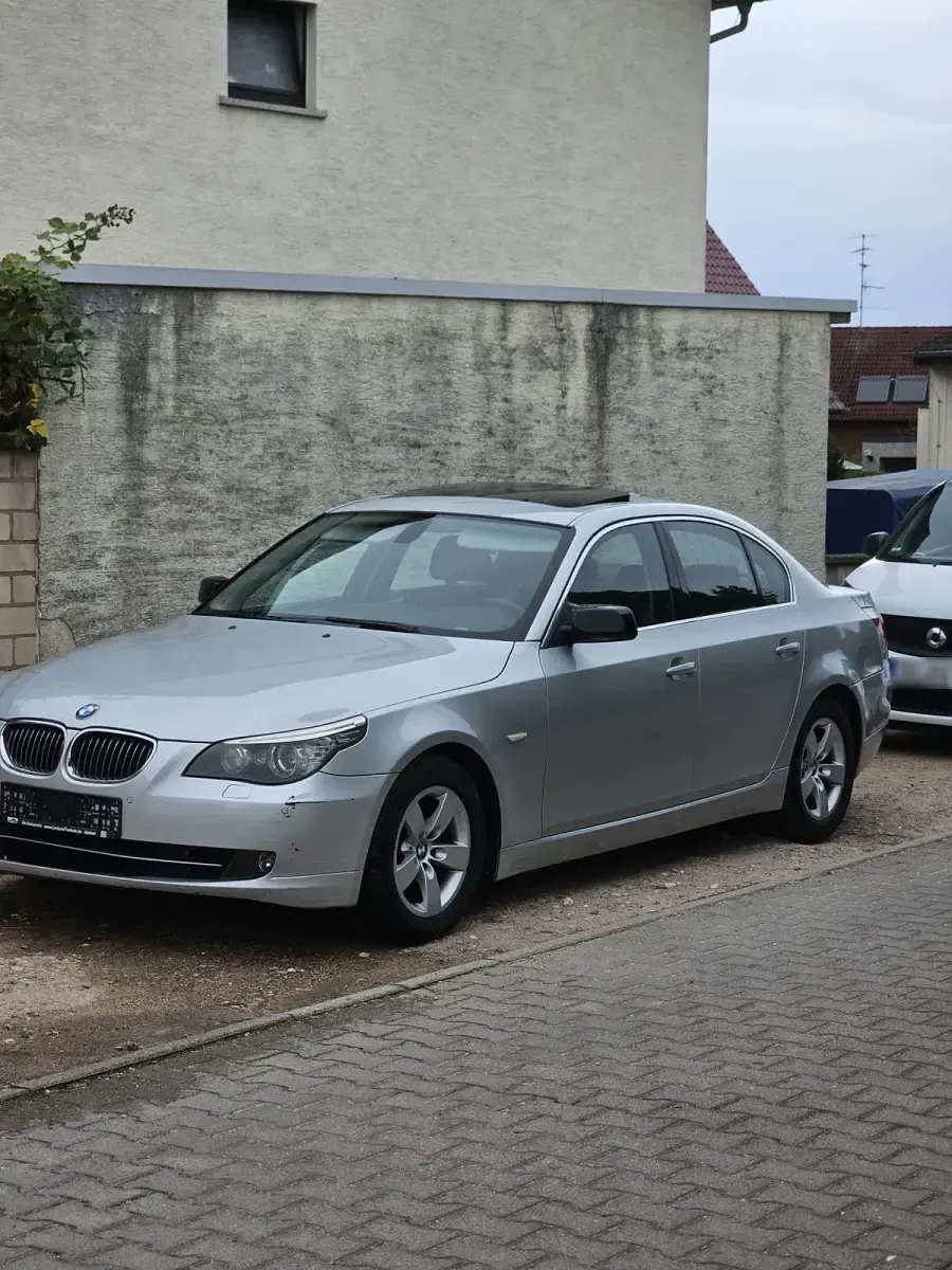 Gebraucht BMW 523 190 PS (139 kW) 2007 Silber Limousine