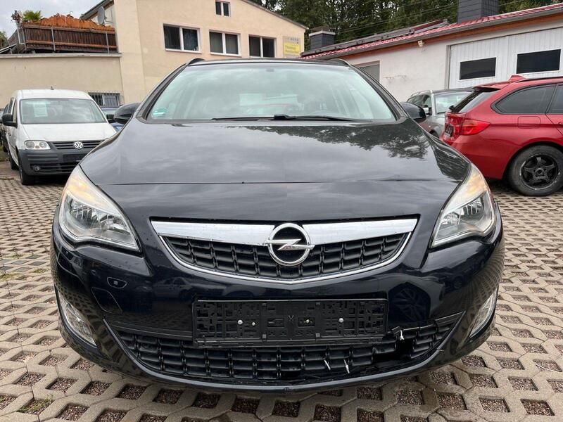 Gebraucht Opel Astra Design Edition 140 PS (102 kW) 2011 Schwarz Kombi