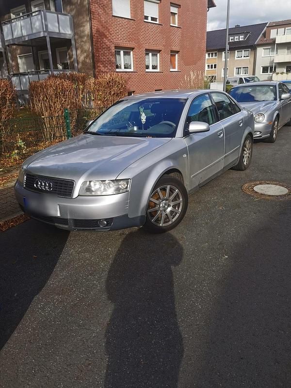 Silber Gebraucht 2002 Audi A4 Limousine | 1.000 € (Superpreis) - Bild 1/4