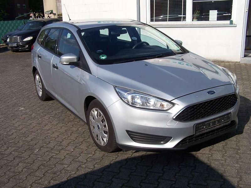 Używany Ford Focus Ambiente 101 KM (74 kW) 2016 Srebrny Kombi