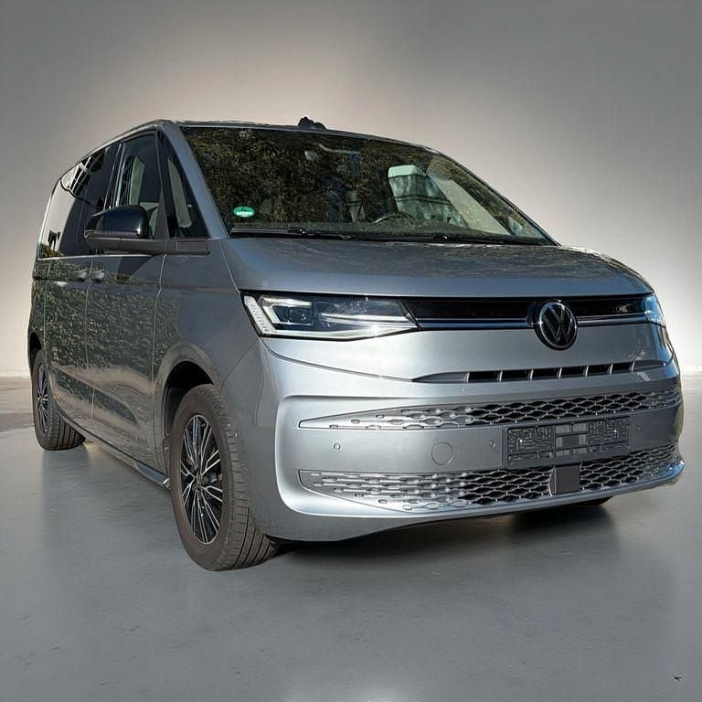 Grau Gebraucht 2023 VW Multivan Van | 39.490 € (Superpreis) - Bild 1/4