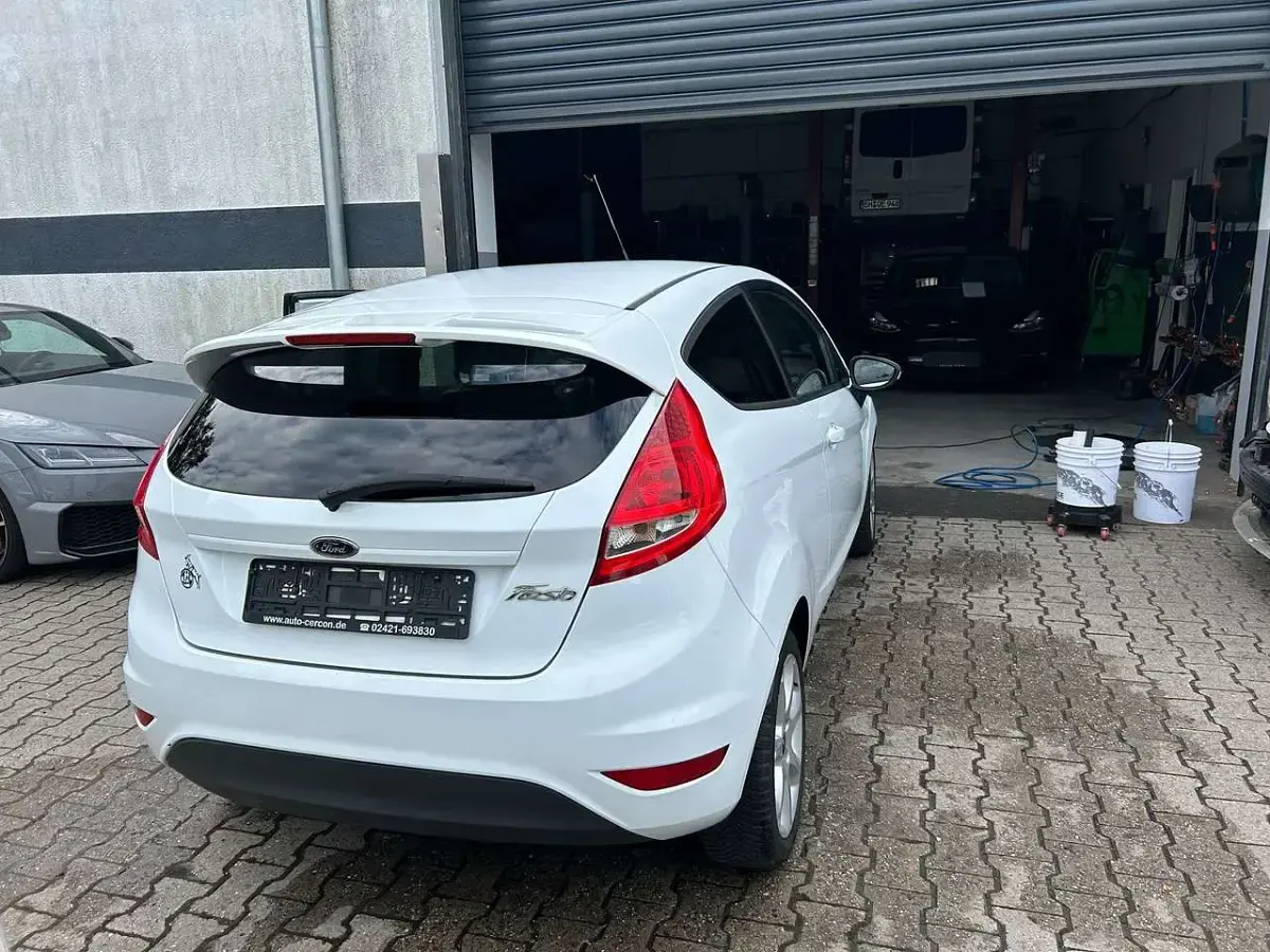 Gebraucht Ford Fiesta Sport 82 PS (60 kW) 2009 Weiß Coupé