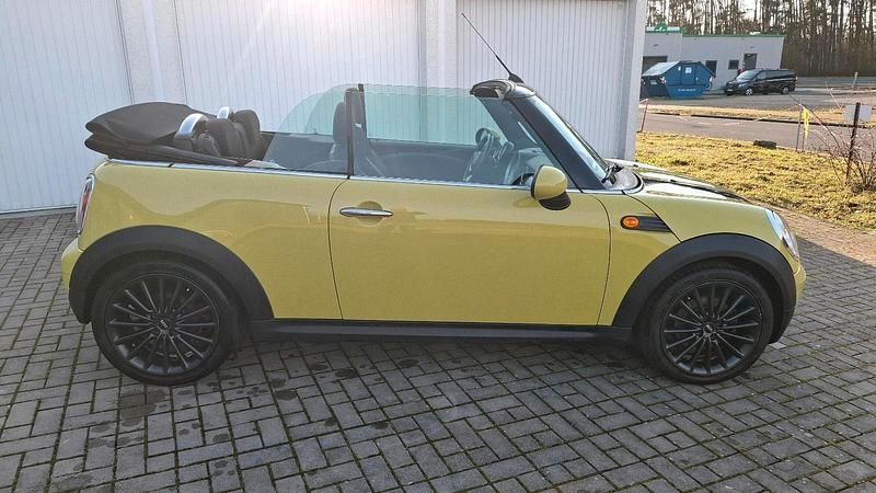 Gebraucht Mini Cooper Cabriolet 120 PS (88 kW) 2009 Gelb Cabrio