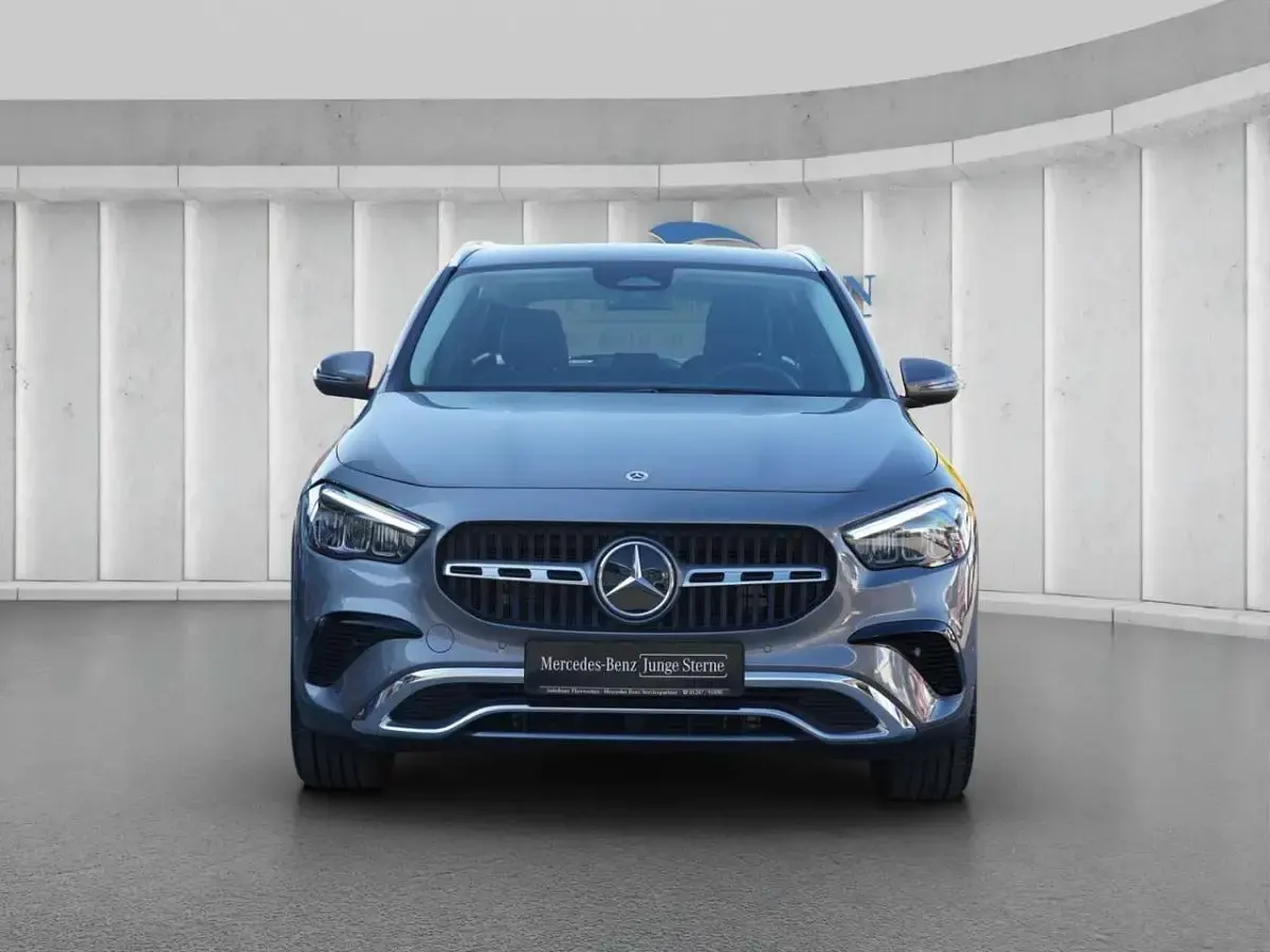 Gebraucht Mercedes GLA180 Progressive 136 PS (100 kW) 2024 Lack mountaingrau SUV