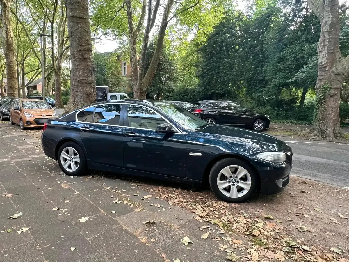 Gebraucht BMW 525 204 PS (150 kW) 2011 Blau Limousine