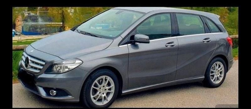 Grau Gebraucht 2013 Mercedes B200 Van / Kleinbus | 7.800 € (Guter Preis) - Bild 1/2