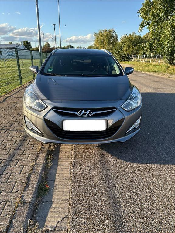 Grau Gebraucht 2013 Hyundai i40 Style Kombi | 8.250 € (Fairer Preis) - Bild 1/4