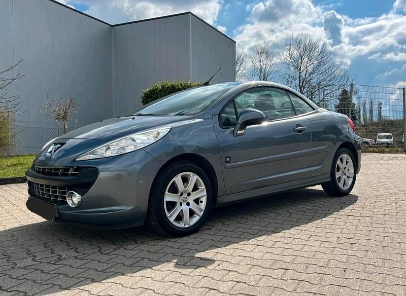 Grau Gebraucht 2009 Peugeot 207 CC Cabrio | 2.800 € (Guter Preis) - Bild 1/4