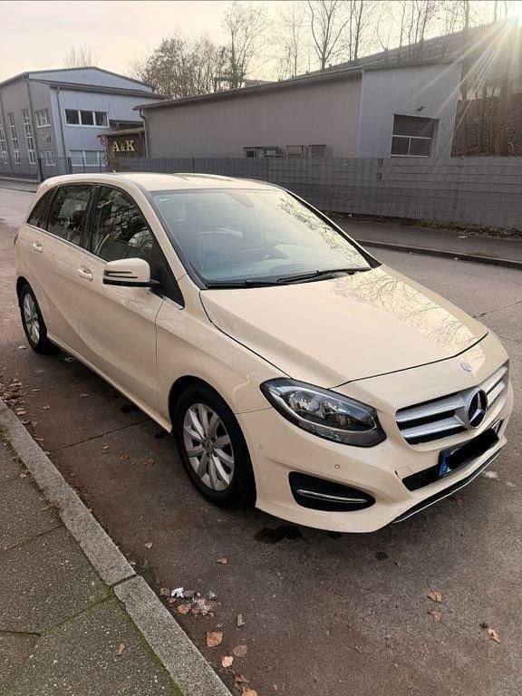Gebraucht Mercedes B180 109 PS (80 kW) 2016 Beige Van / Kleinbus