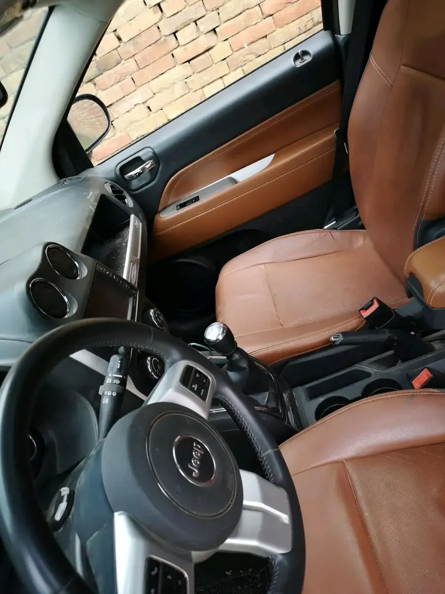 Gebraucht Jeep Compass 163 PS (119 kW) 2013 Grau SUV