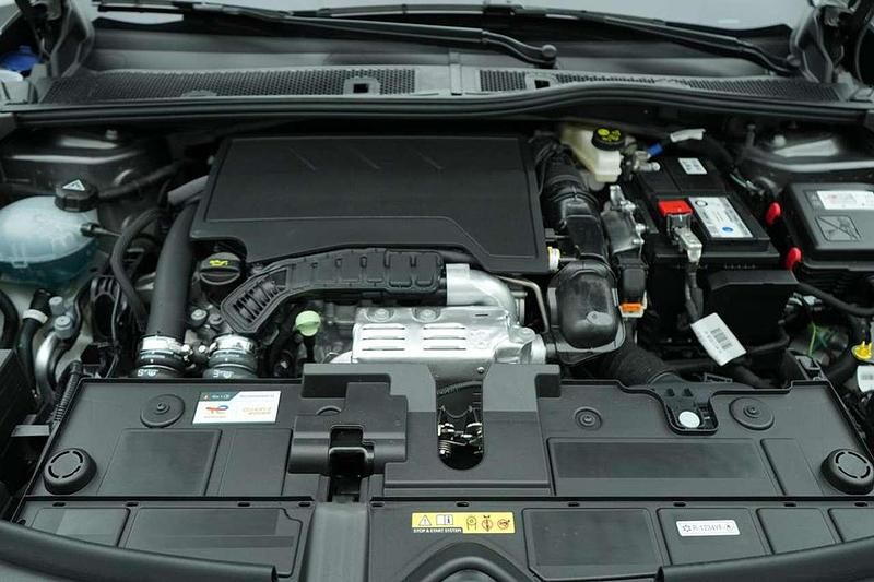 Gebraucht Citroën C4 131 PS (96 kW) 2024 Platiniumgrau (meta Limousine