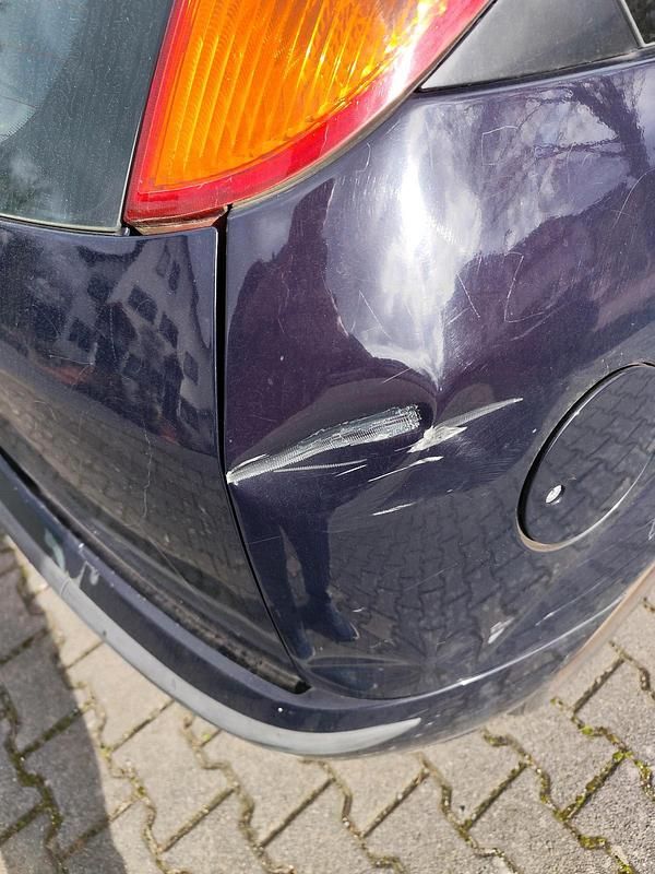Second-hand Ford Focus 55 CP (40 kW) 2004 Albastru Hatchback