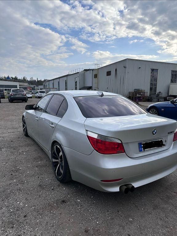 Gebraucht BMW 530 258 PS (189 kW) 2005 Silber Limousine