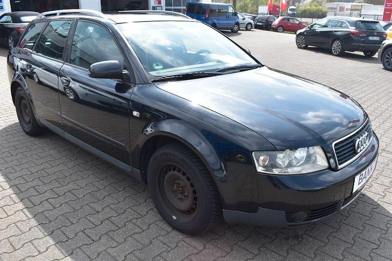 Używany Audi A4 131 KM (96 kW) 2002 Czarny Kombi