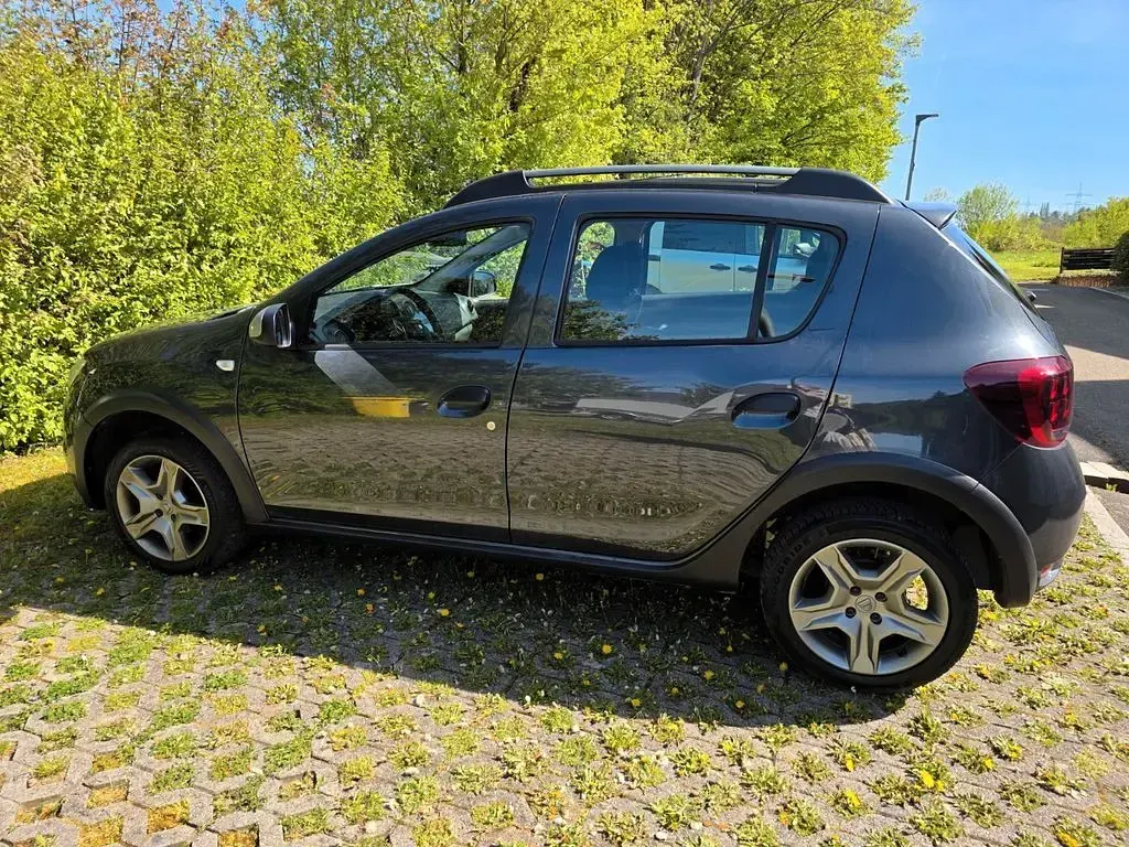 Gebraucht Dacia Sandero Essentiel 73 PS (53 kW) 2020 Grau Limousine