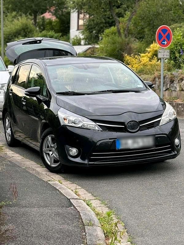 Schwarz Gebraucht 2015 Toyota Verso Van / Kleinbus | 5.900 € (Fairer Preis) - Bild 1/4