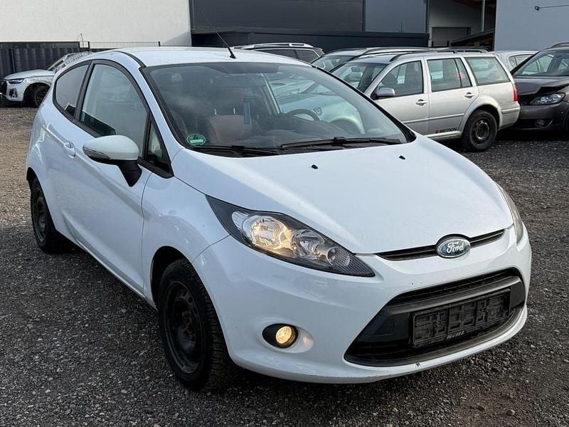 Gebraucht Ford Fiesta Trend 82 PS (60 kW) 2010 Weiß Kleinwagen