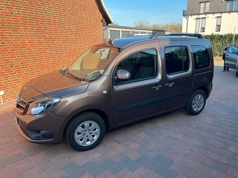 Gebraucht Mercedes Citan 111 110 PS (80 kW) 2018 Braun Kombi