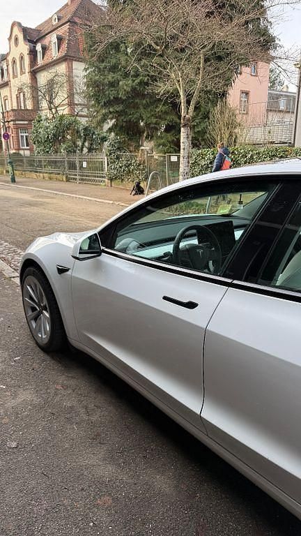 Gebraucht Tesla Model 3 Standard Range 239 kW (325 PS) 2022 Weiß Limousine