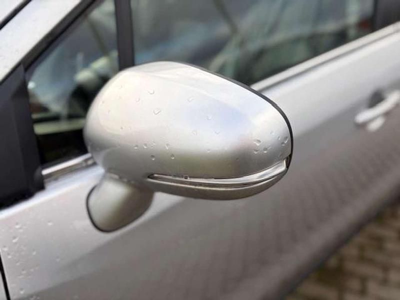 Neu Suzuki SX4 Comfort 129 PS (94 kW) 2026 Silky silver metallic SUV