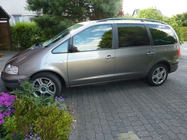 Grau metallic Gebraucht 2004 Seat Alhambra Van / Kleinbus | 4.990 € (Fairer Preis) - Bild 1/4