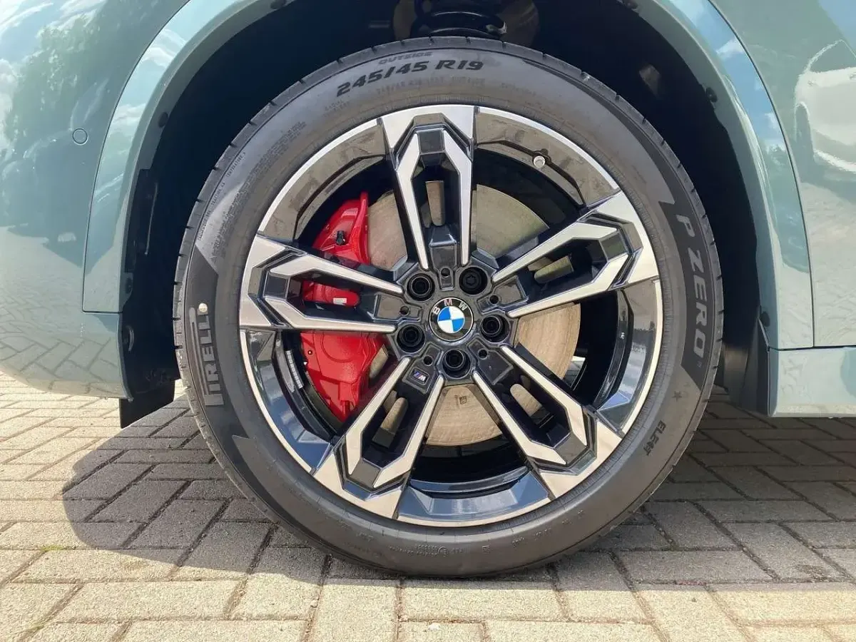 Neu BMW iX1 M Sport 230 kW (313 PS) 2026 Grün SUV