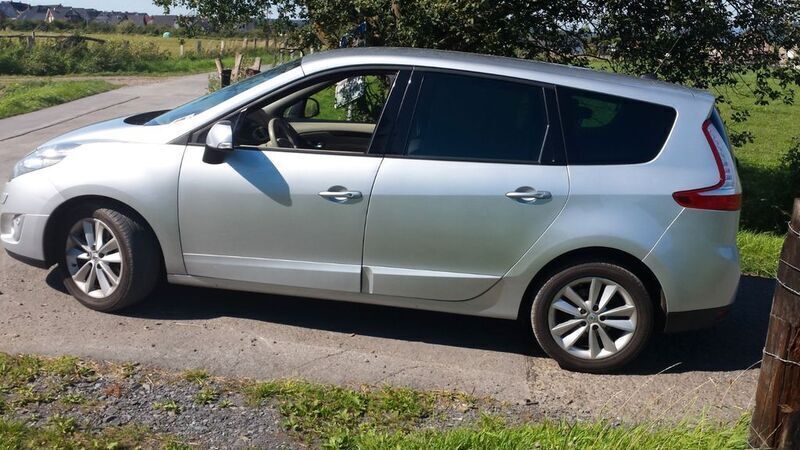Silber Gebraucht 2009 Renault Grand Scénic III Dynamique Van / Kleinbus | 4.590 € (Etwas zu teuer) - Bild 1/4