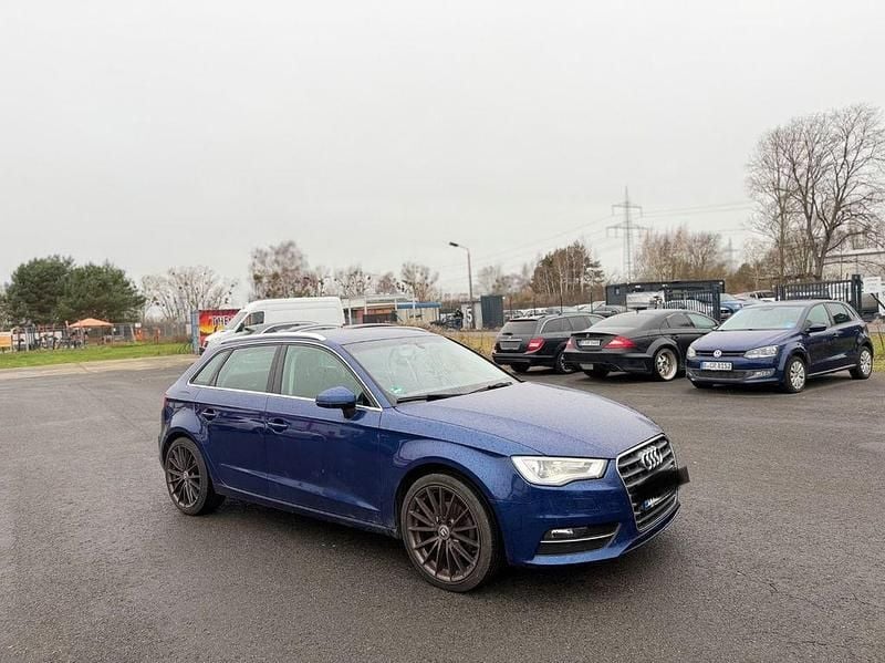Gebraucht Audi A3 Sport 125 PS (91 kW) 2015 Blau Limousine