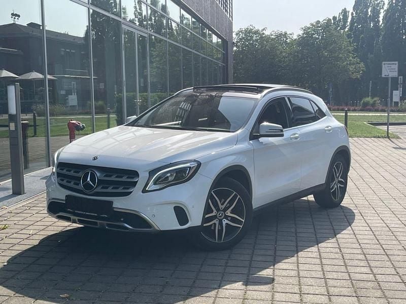 Weiß Gebraucht 2019 Mercedes GLA180 Urban SUV | 20.450 € (Fairer Preis) - Bild 1/4