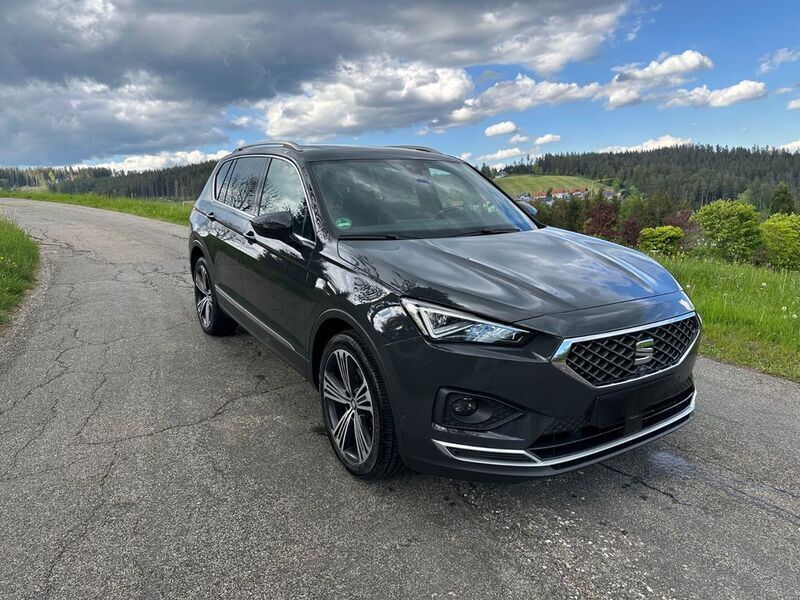 Grau Gebraucht 2020 Seat Tarraco 4Drive SUV | 25.900 € (Superpreis) - Bild 1/4