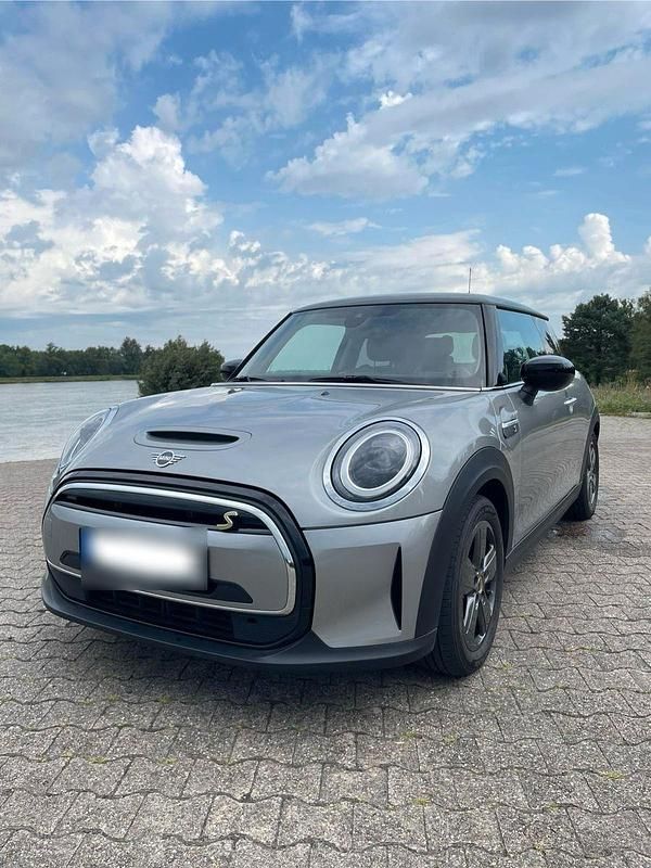 Gebraucht Mini Cooper SE Classic 135 kW (184 PS) 2023 Silber Kleinwagen
