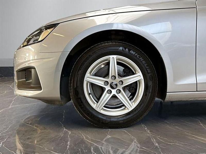 Gebraucht Audi A4 Business 163 PS (119 kW) 2024 Silber Kombi