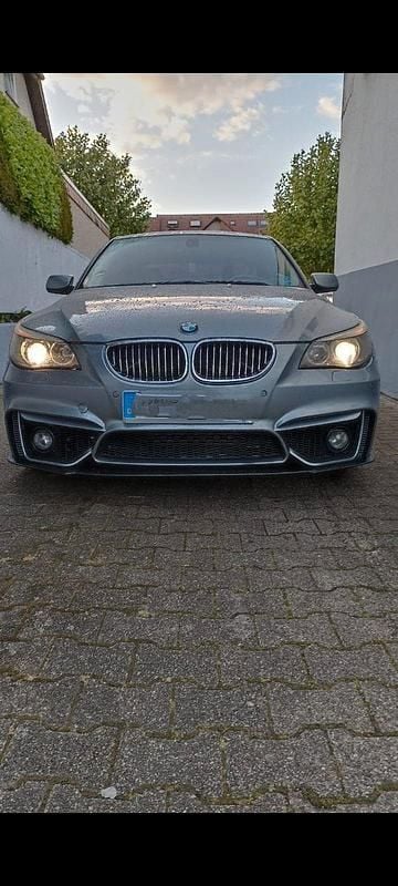 Silber Gebraucht 2006 BMW 530 Limousine | 4.300 € (Superpreis) - Bild 1/4