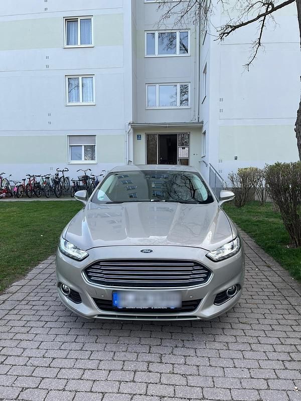 Grau Gebraucht 2015 Ford Mondeo Limousine | 12.500 € (Etwas zu teuer) - Bild 1/4