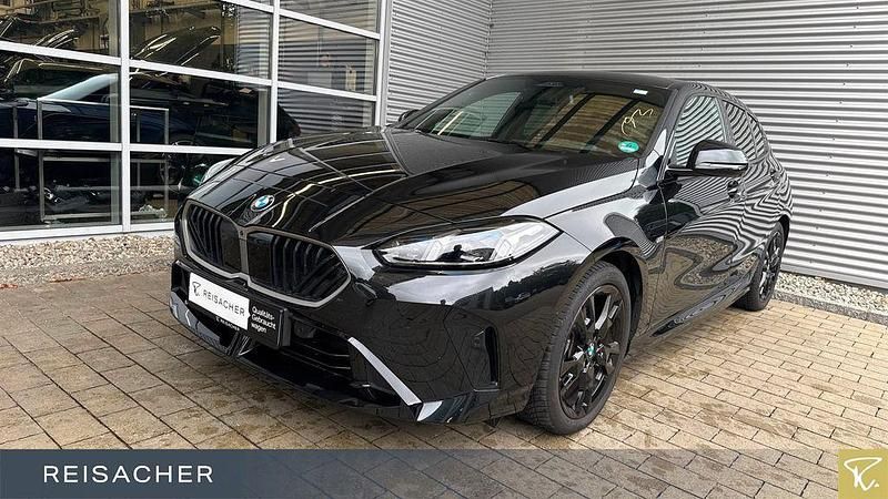 Saphirschwarz metallic Gebraucht 2024 BMW 120 Efficient Dynamics Kleinwagen | 35.519 € (Guter Preis) - Bild 1/4
