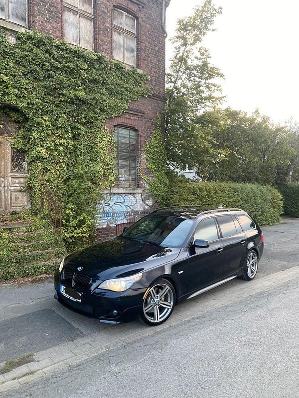 Schwarz Gebraucht 2009 BMW 530 M Sport Kombi | 6.950 € (Guter Preis) - Bild 1/4