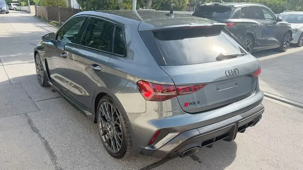 Gebraucht Audi RS3 Sport 400 PS (294 kW) 2024 Grau Limousine