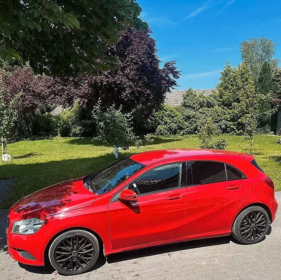 Gebraucht Mercedes A180 122 PS (89 kW) 2012 Rot Kleinwagen