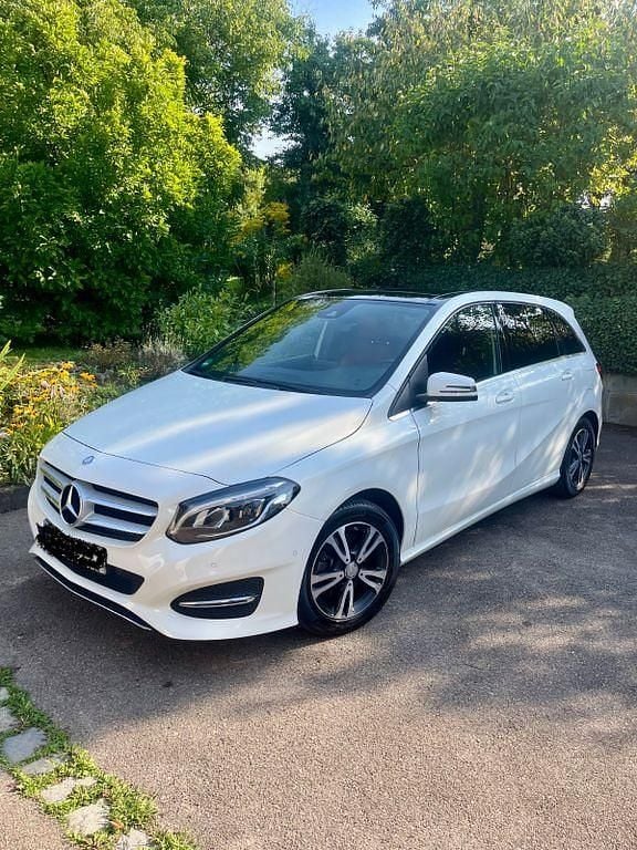 Weiß Gebraucht 2015 Mercedes B200 Van / Kleinbus | 16.100 € (Fairer Preis) - Bild 1/4