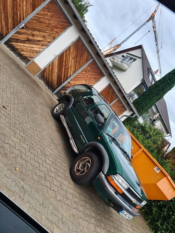 Grün Gebraucht 2001 Chevrolet Blazer SUV | 3.500 € - Bild 1/3