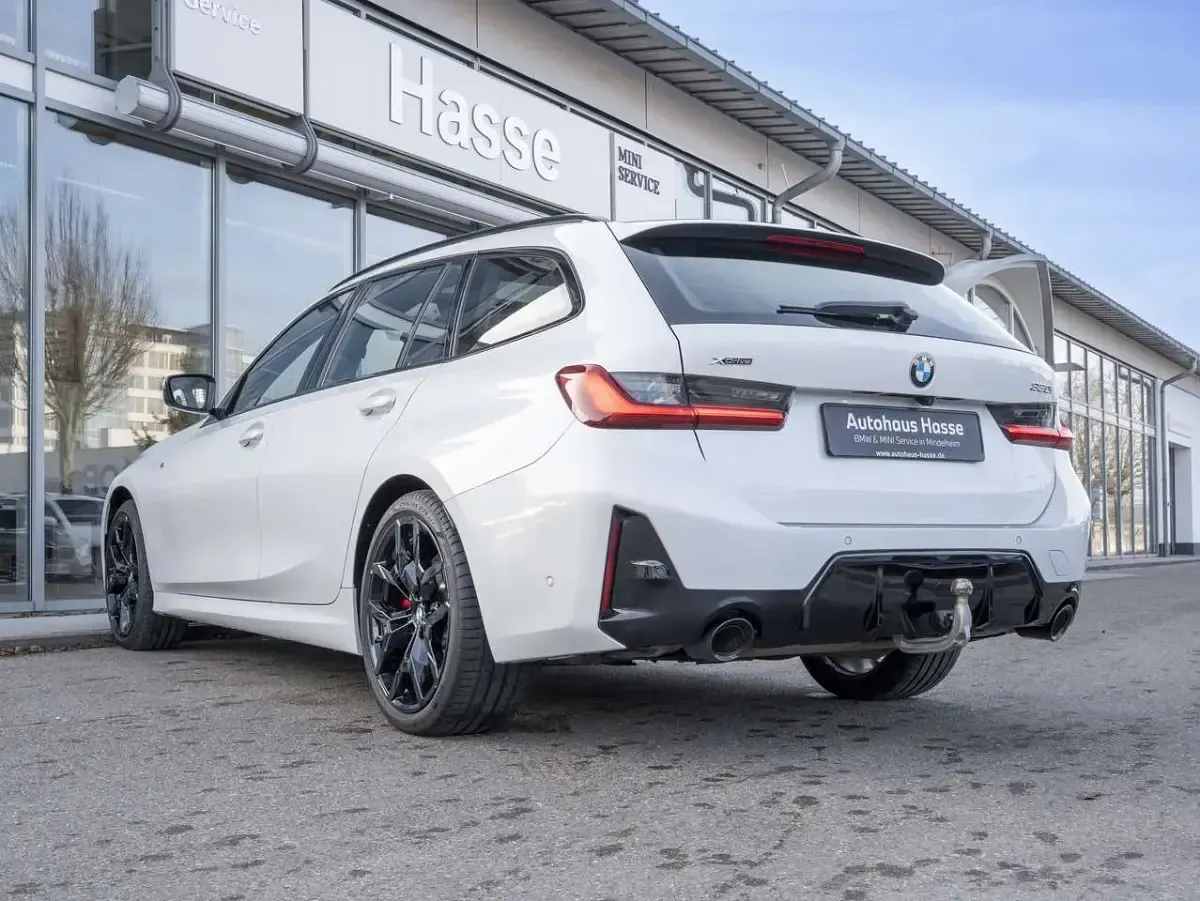 Gebraucht BMW 330 M Sport 245 PS (180 kW) 2025 Weiß Kombi