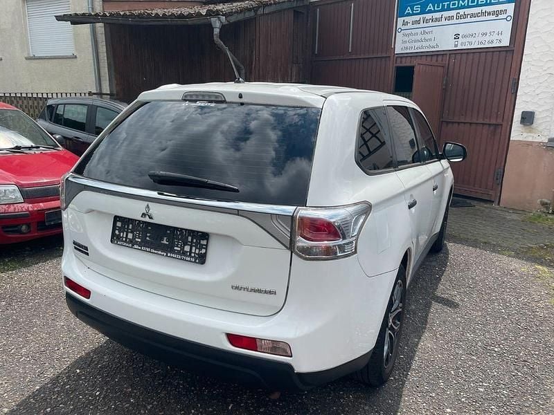 Gebraucht Mitsubishi Outlander Inform 150 PS (110 kW) 2015 Weiß SUV